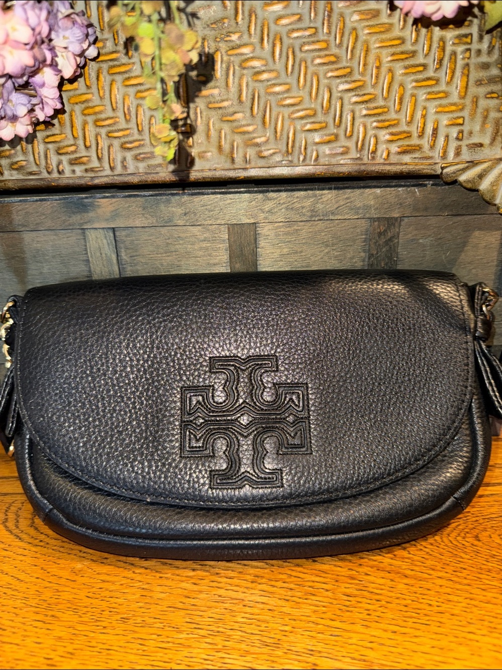 Tory Burch Black Pebbled Leather Crossbody Shoulder Bag with Logo Flap EUC